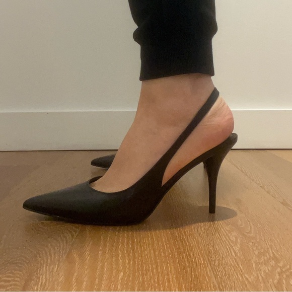 Gently worn Calvin Klein Cinola pump Retails for $109 size 9.5 party perfect - Picture 2 of 11